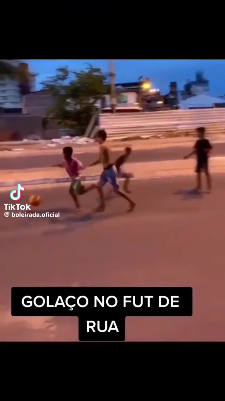 Futebol de rua também é arte